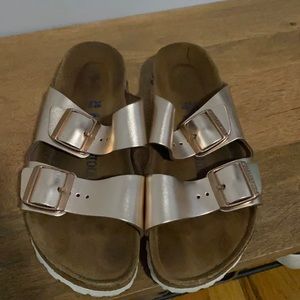 Metallic Arizona Birkenstock’s size 38 (narrow)